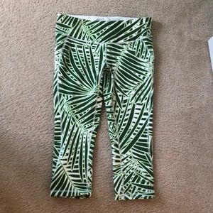 New Balance cropped leggings palm print size M